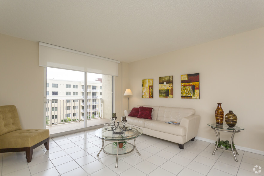 Interior Photo - Royal Palms Apartments