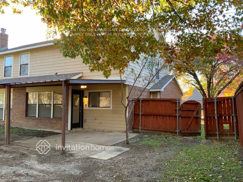 Building Photo - 2204 Amhearst Ct