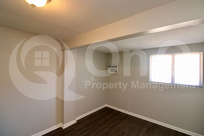 Building Photo - 1408 W St Clair St