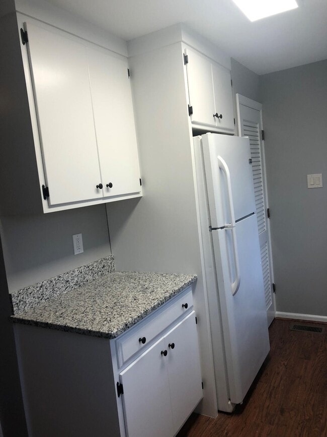 Building Photo - 422 S Mill St