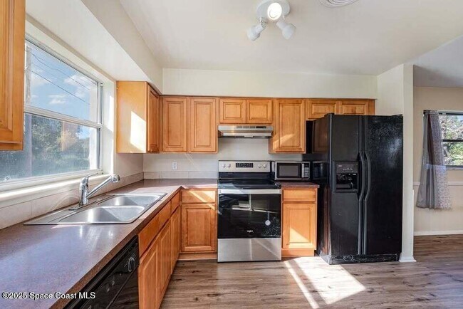 Building Photo - 2425 Heritage Dr