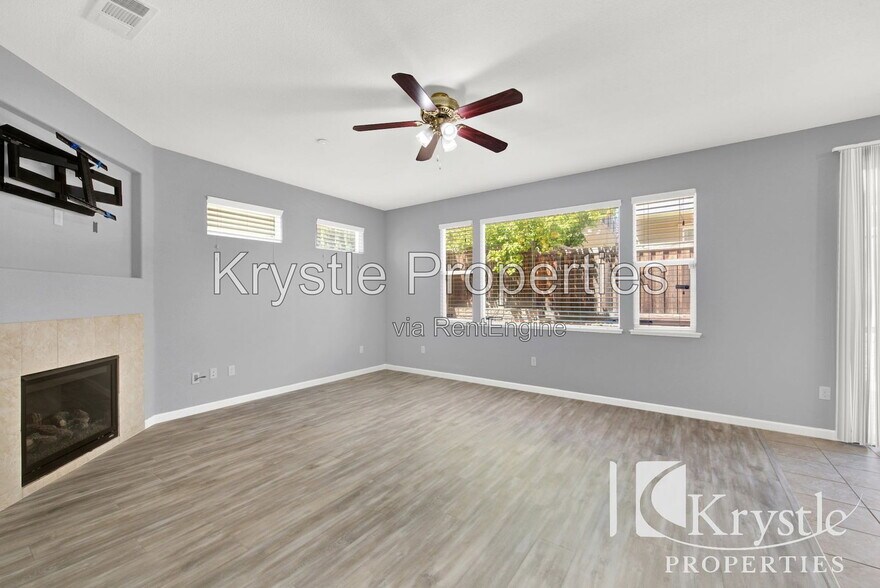 Building Photo - 1649 Roma Dr