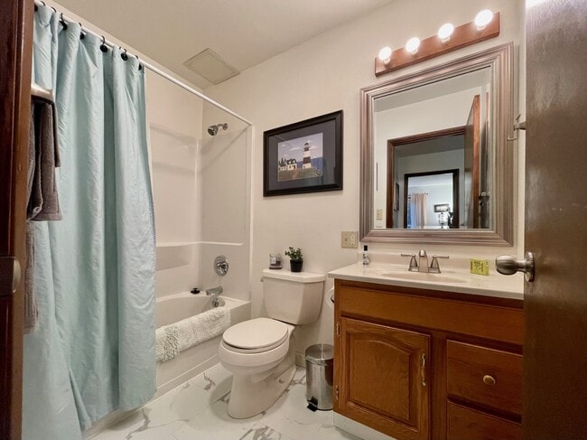 Building Photo - 1220 Glacier Ave