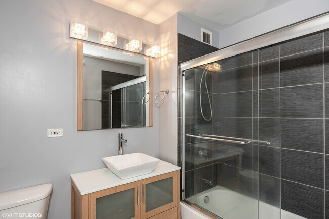 Building Photo - 2 E Erie St