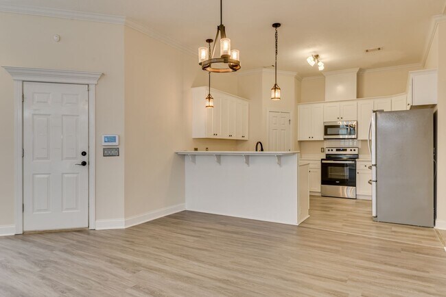 Building Photo - Price Drop Alert!  Fall Rental Specials No...