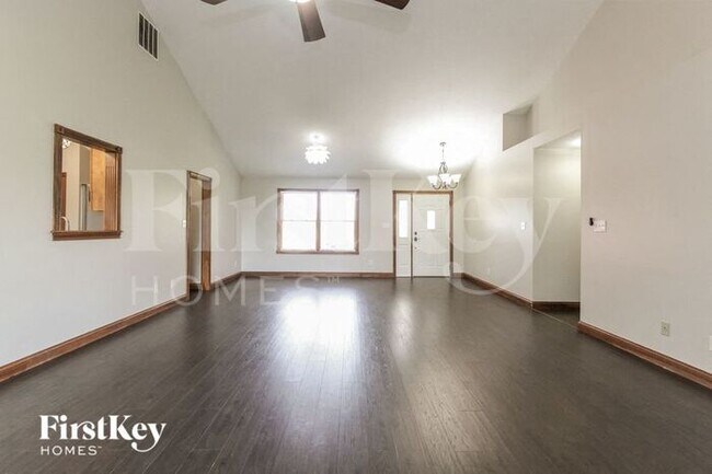 Building Photo - 169 Meadows Ct