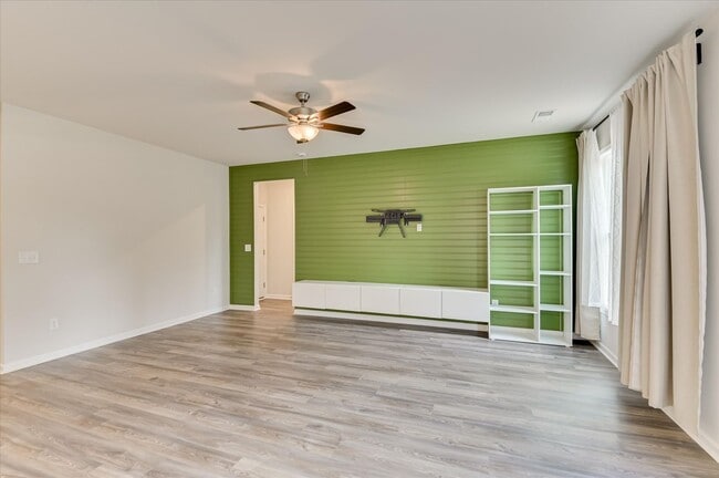 Building Photo - 6370 Whirlaway Rd