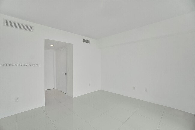 Building Photo - 465 Brickell Ave