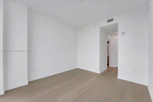 Building Photo - 9201 E Bay Harbor Dr