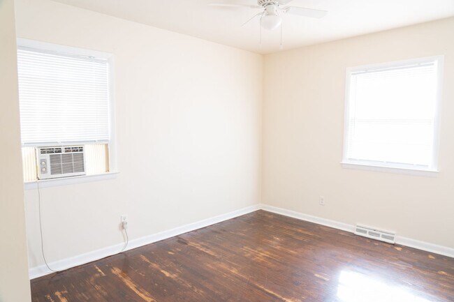 Building Photo - 114 Stratford Ct