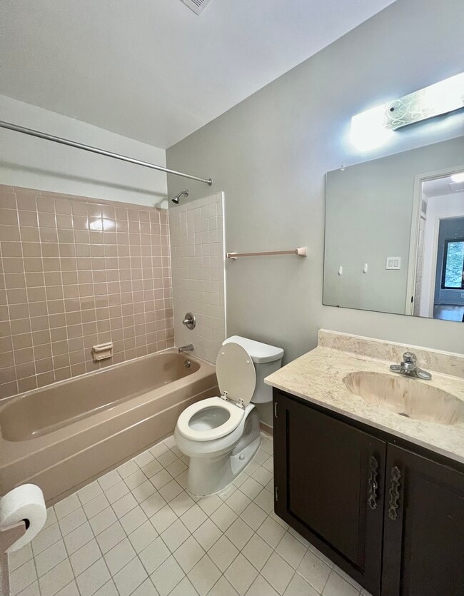 Building Photo - 7952 Inverness Ridge Rd