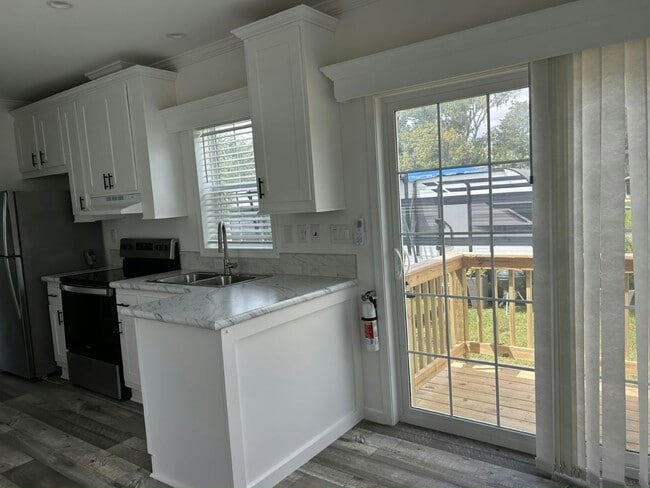 Building Photo - 6105 Land O' Lakes Blvd