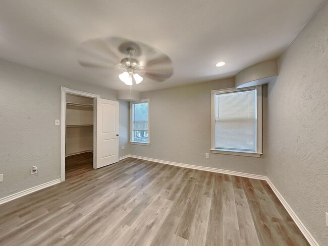 Building Photo - Updated 4-Bedroom Corner Lot Home with Granite Kitchen in Irving, TX