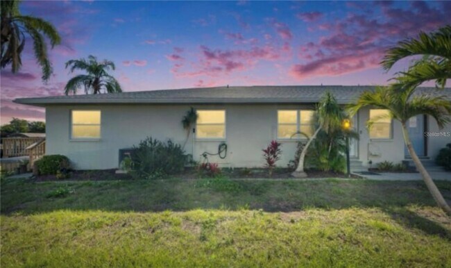 Building Photo - 1025 Apollo Beach Blvd