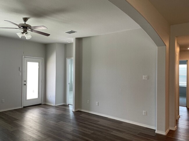 Building Photo - Available Now | Modern Single-Story 3 Bed, 2 Bath | Separate Office/Den | Big Yard | Pet Restrict...