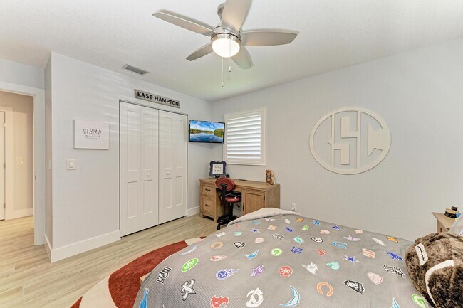 Building Photo - Furnished/Unfurnished ** Annual Rental ** Available 5/1/26 ** 4 Bed/2 Bath Single Family Home ** ...