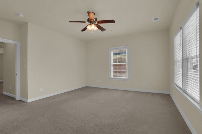 Building Photo - Luxury Living in Meadowvale – 4BR/3.5BA Du...