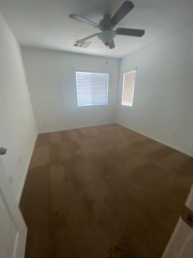Building Photo - NW 3 bedroom