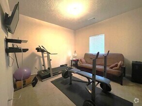 Building Photo - Great Location, wonderful Schools, Large e...