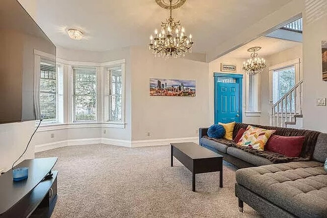 Building Photo - 3247 W 19th Ave