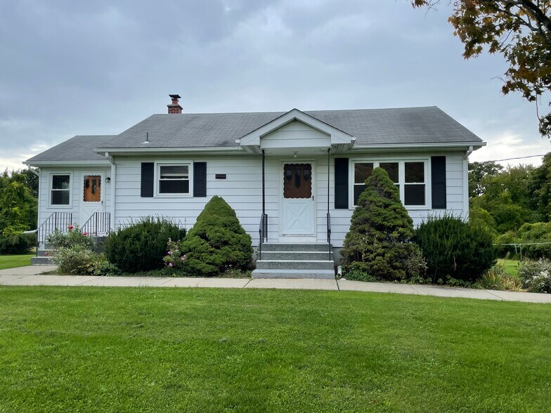 Primary Photo - 60 Bloomingrove Dr