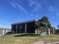 Building Photo - 208 Lakeshore Dr