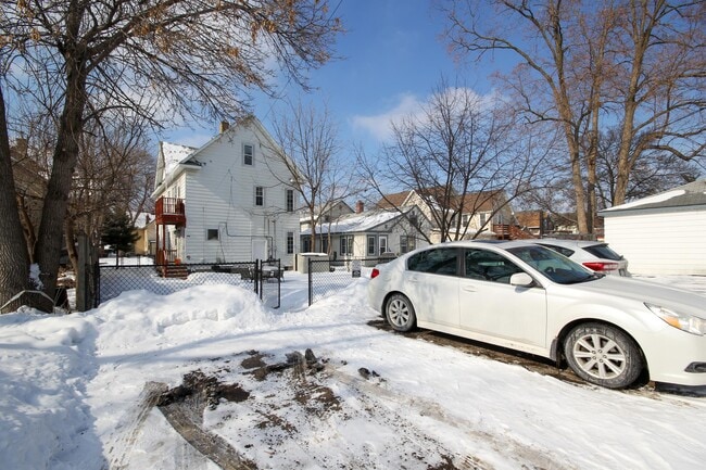 Building Photo - 1315 5th St NE