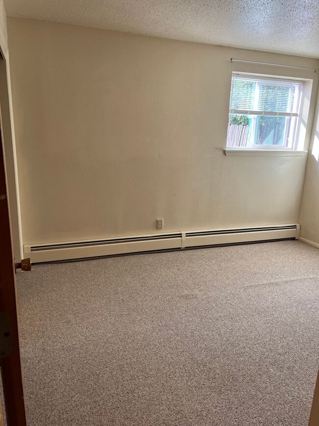 Building Photo - Downstairs Two Bedroom Apt in Bayfield