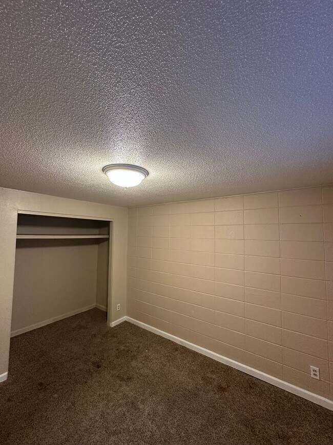 Building Photo - KM1517