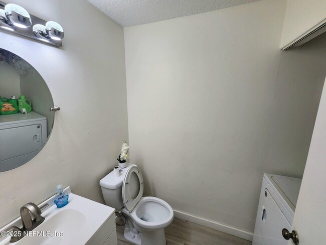 Building Photo - 7701 Baymeadows Cir W