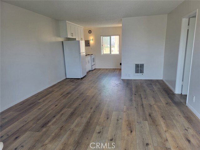 Building Photo - 617 Illinois Ct