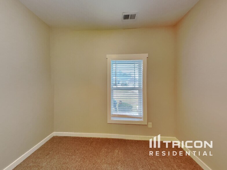 Building Photo - 33 Abba Cir