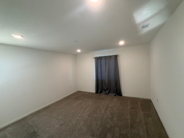 Building Photo - Newer Build, All Electric Home 5 Bedrooms, Loft, 3 bathrooms