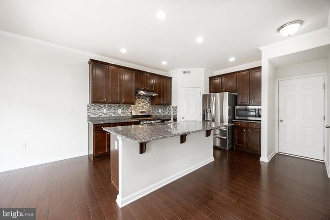 Building Photo - 253 Fairfield Cir W