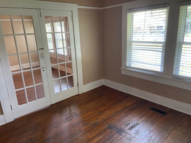 Building Photo - Samford Ave Duplex Available!