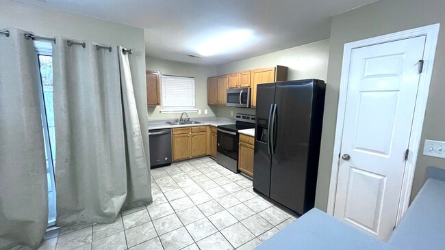 Building Photo - 711 Crestwell Cir SW