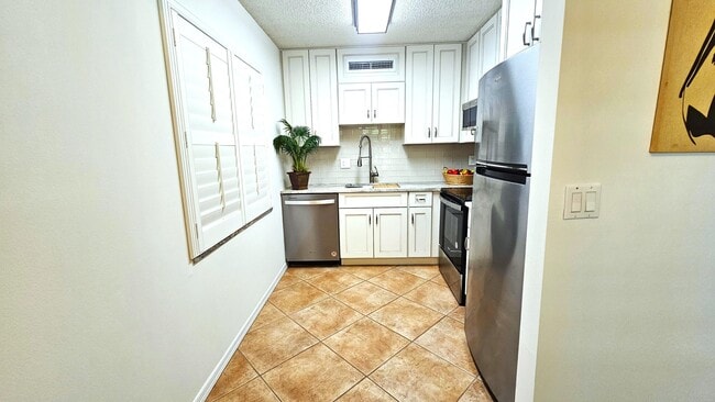 Building Photo - 1441 Ocean Dr