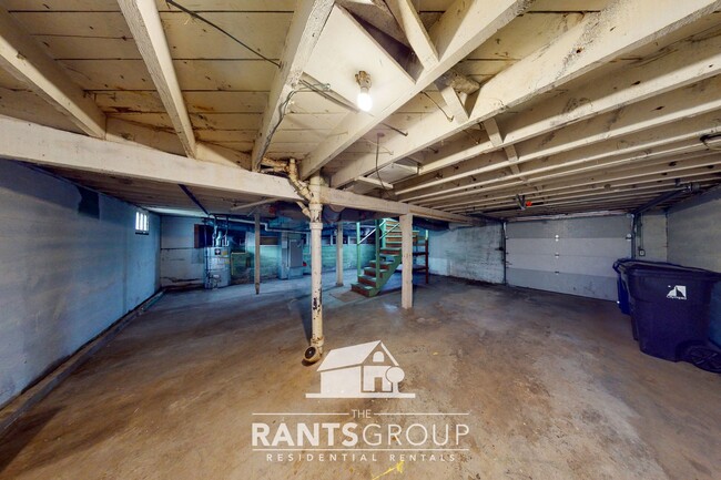 Building Photo - Charming & bright westside 2 bed, 1 bath o...