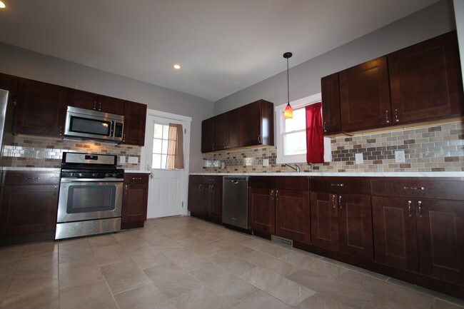 Building Photo - 711 Watson St SW