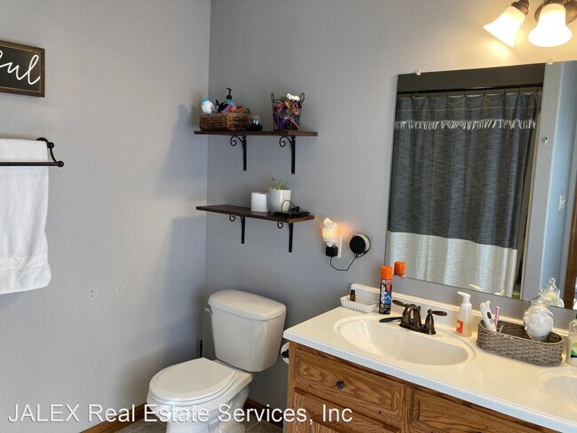 Building Photo - 3 br, 2.5 bath House - 17 Feather Drive