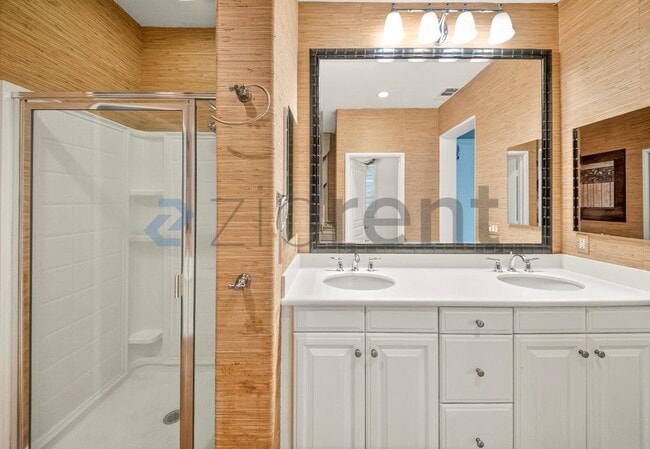 Building Photo - 4183 Vía Napoli