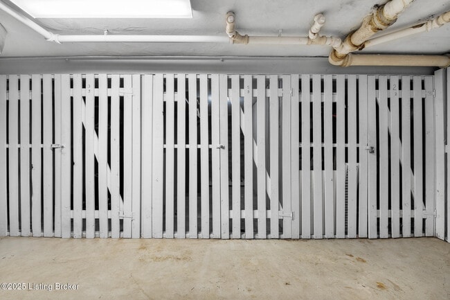 Building Photo - 2705 Riedling Dr