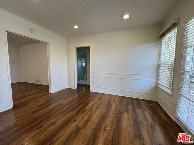 Building Photo - 823 23rd St