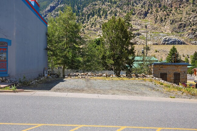Building Photo - 401 Rose St