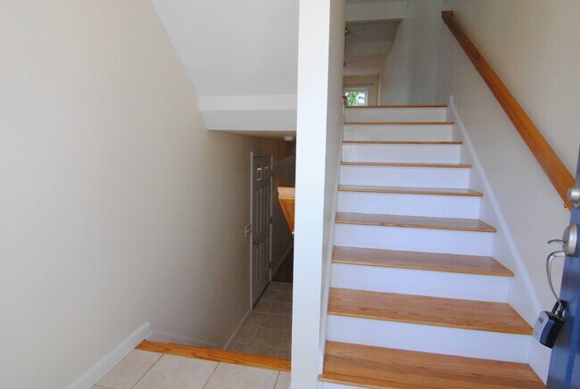 Building Photo - 68 Georgetown Dr