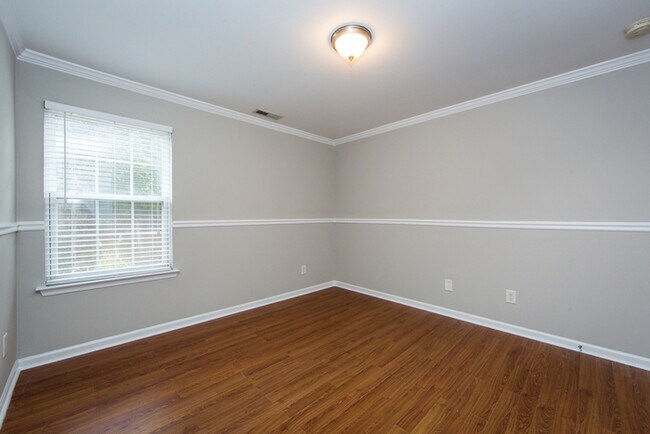Building Photo - Great 3BD/2.5BA Home in Desirable Highland Creek!