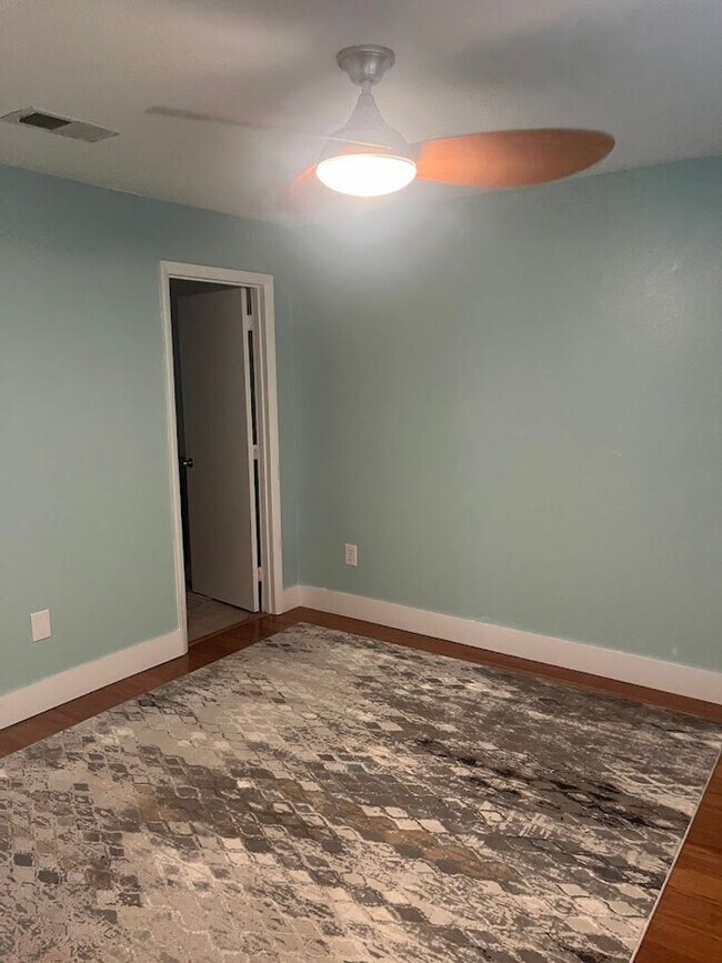 Building Photo - Great 2 BR/2 BA Condo in East Bridge Town ...