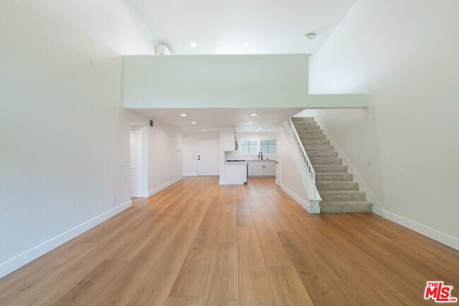 Building Photo - 5500 Owensmouth Ave