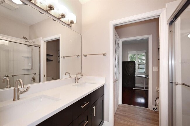 Building Photo - 632 Charles Ct S