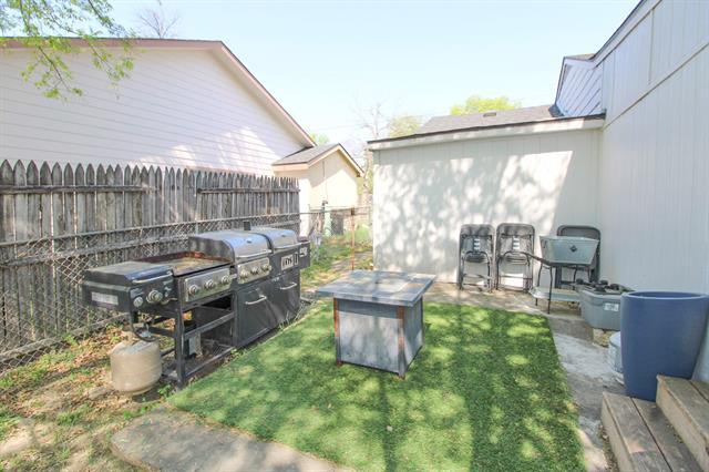 Building Photo - 3119 Eisenhower Dr